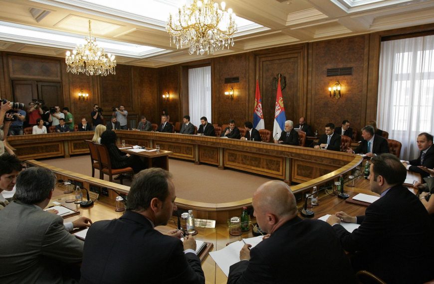 Никад Србија није имала овакву ђубрад и умоболнике на власти и тако умртвљен народ