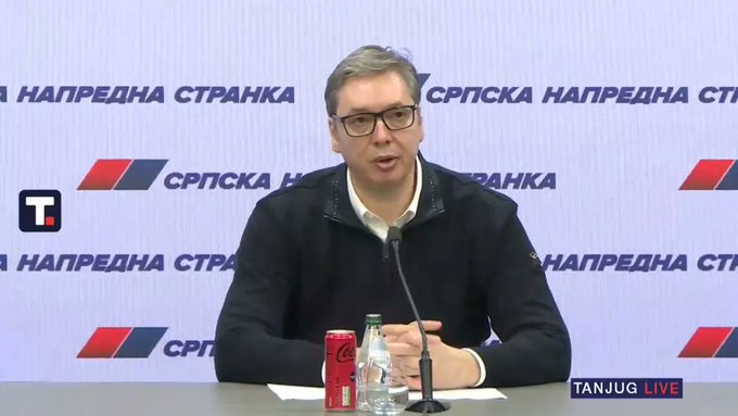 Вучић најавио да за три-четири месеца подноси оставку, већ пакује књиге у Председништву