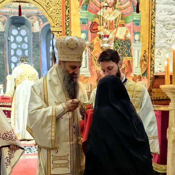 Патријарх Порфирије служи опело Ратку Младићу