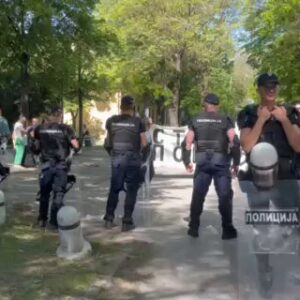 Истина о хапшењу ратног ветерана који је разлупао штанд СНС: Шта се јуче заиста десило у Кули (ВИДЕО)