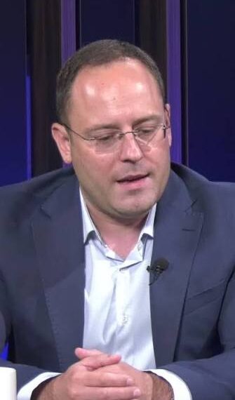 Адвокат Александар Оленик позван у УКП због истраге о наводној употреби звучног топа