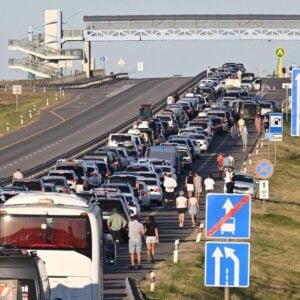 Проглашено ВАНРЕДНО СТАЊЕ на Криму због напада украјинских дронова, несташице струје и горива: Народ масовно одлази, хиљаде аутомобила у колони (ВИДЕО)