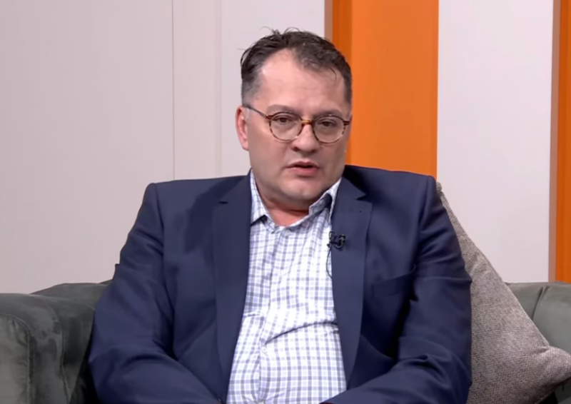 Скандал у Краљеву пред Видовдан: Уместо Владе Димитријевића говори професор Гашић који се обраћао институцијама у Приштини?