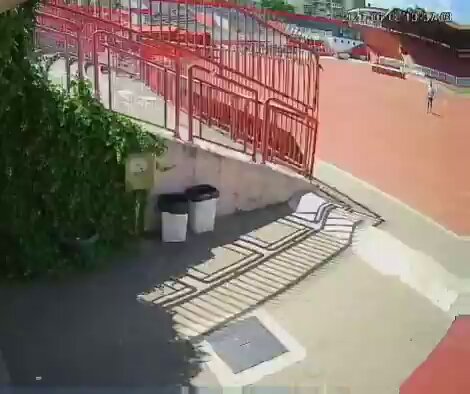 (ВИДЕО) Торнадо у Новом Саду уништио атлетско скакалиште, Ђурић побегао на време