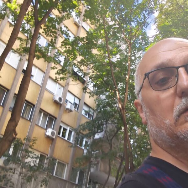 УЖИВО – БИА упала у кућу Дејана Петра Златановића, хоће да приведу уредника Србин инфо! ВИДЕО