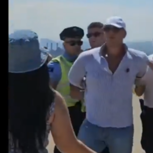 Стравичан снимак: Албанци приводе српску девојчицу, издајник Вучић лумпује с Весном Змијанац (ВИДЕО)