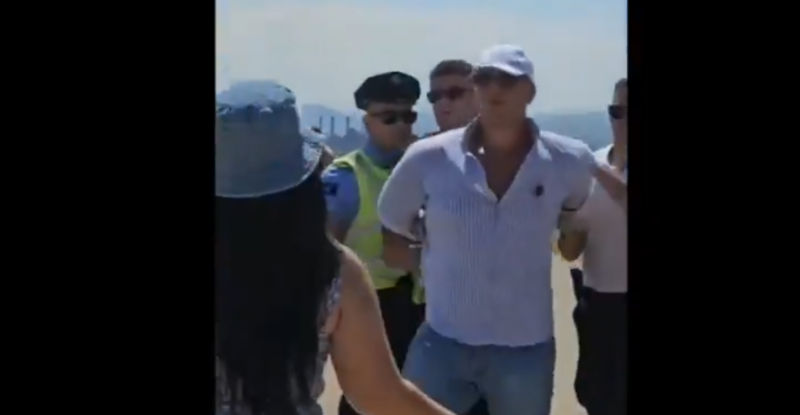 Стравичан снимак: Албанци приводе српску девојчицу, издајник Вучић лумпује с Весном Змијанац (ВИДЕО)