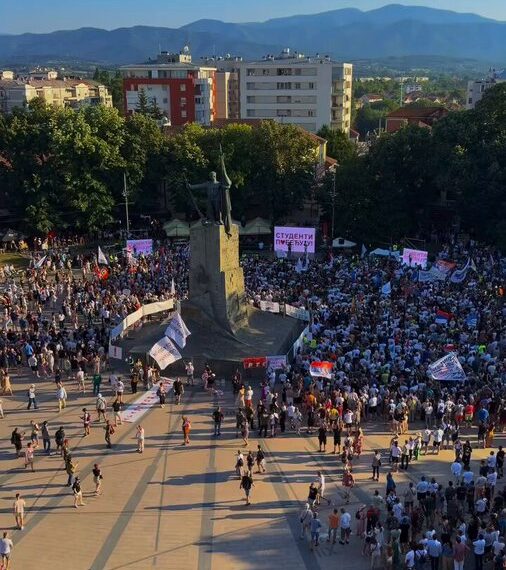 УЖИВО Протест у Краљеву: Хоћемо ли слободу или СНС картел? За њих&hellip;