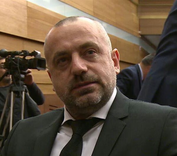 Вучић се припрема да се безболно отараси Радоичића: Миленко Јованов игра кварну игру