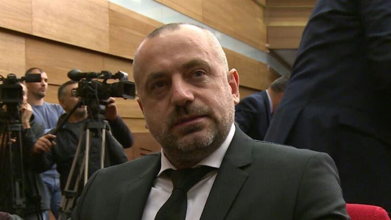 Вучић се припрема да се безболно отараси Радоичића: Миленко Јованов игра кварну игру