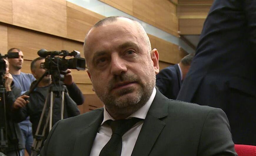 Вучић се припрема да се безболно отараси Радоичића: Миленко Јованов игра кварну игру