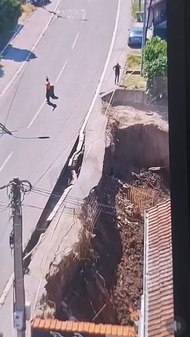 Шокантан ВИДЕО из Младеновца: Пут се урушава, Србија се буквално распада под Вучићем!