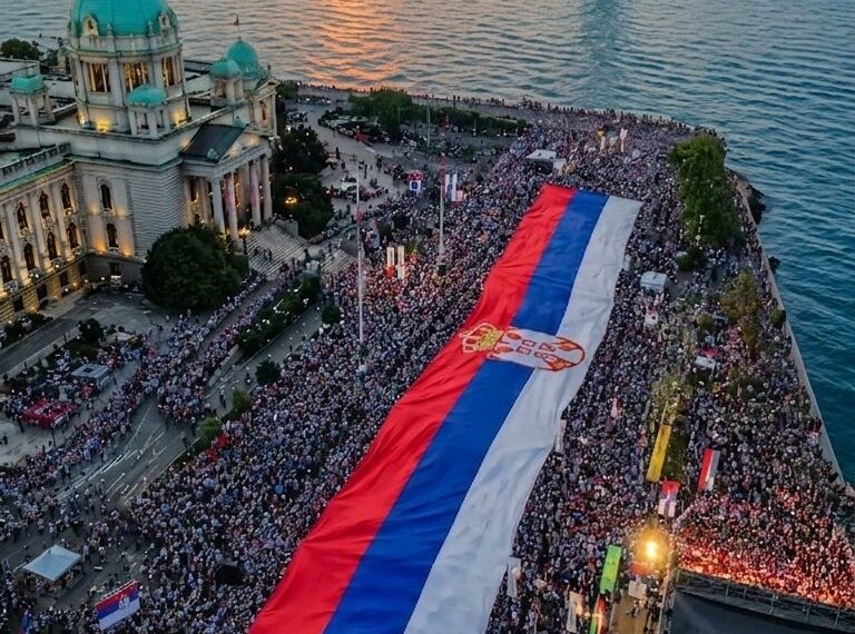 Купате ли се у Устаничкој реци, оној изнад Цветкове пијаце? Због АИ слике са СНС митинга мреже „горе јаче но због сунца“