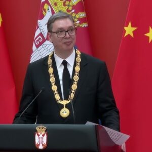 РТС ово не сме да објави: Вучић је из Кине донео шрафцигере и пропаганду за идиоте