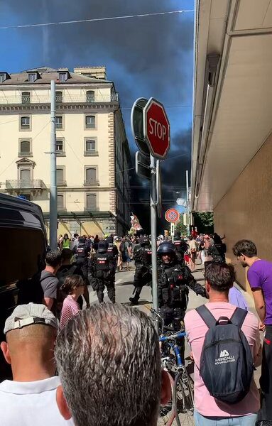 Нереди у Женеви пред долазак лидера Г7: Полиција у сукобу са демонстрантима (ВИДЕО)