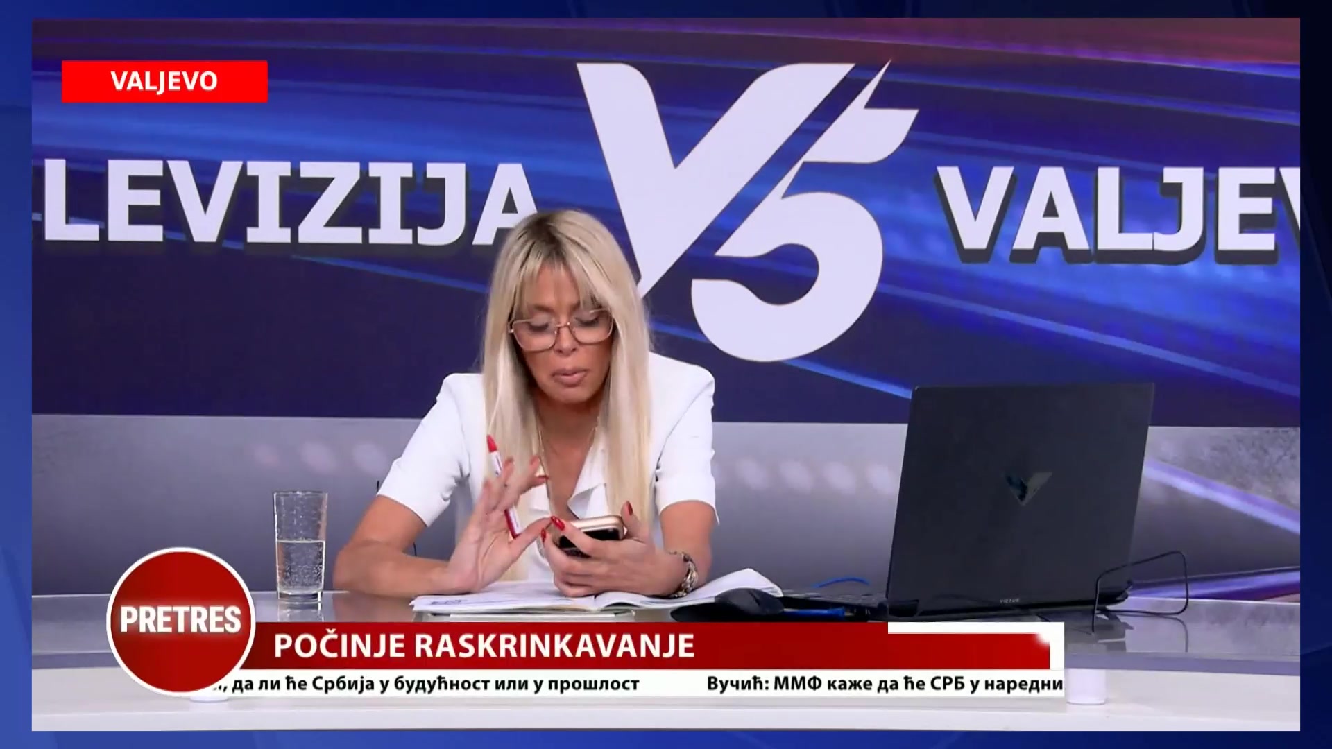 На Информеру понижавали средњошколца јер говори на протестима, читали оцене из ђачког дневника (противзаконито)!