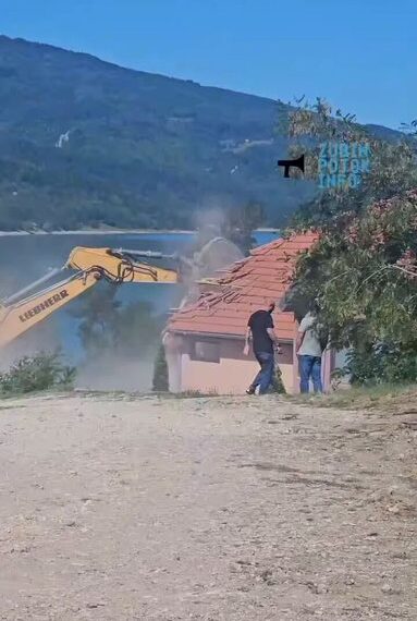 „АЦО, СРБИНЕ“: Почело рушење хотела „Језеро“ на Газиводама (ВИДЕО)