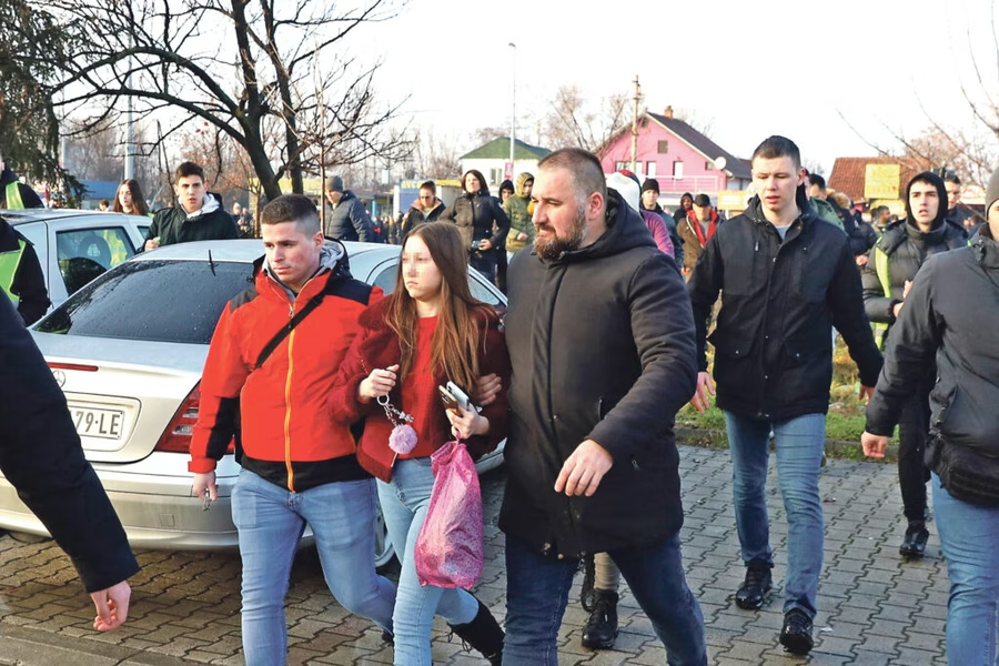 Привођење Милице Стојановић Фото: Катарина Драјиц/АТАИмагес | Привођење Милице Стојановић Фото: Катарина Драјиц/АТАИмагес