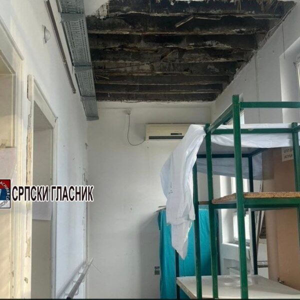 Вучић ће да побије народ у Србији: Пао плафон у Клиничком центру Војводине (ФОТО)
