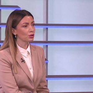 Ко је Адријана Месаровић? Десна рука Милоша Вучевића која је „испод жита“ договарала посао од 10 милиона на реконструкцији пруге до Мађарске