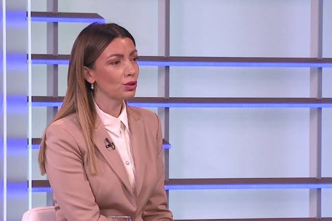 Ко је Адријана Месаровић? Десна рука Милоша Вучевића која је „испод жита“ договарала посао од 10 милиона на реконструкцији пруге до Мађарске