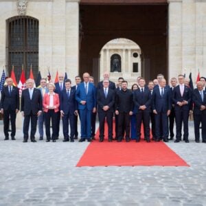 Нигде Вучића: На фотографији светских званичника из Париза опет нема председника Србије