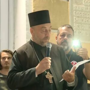 Суспендован отац Милић Драговић из Ужица који је подржао студенте и јавно позвао Вучића да распише изборе