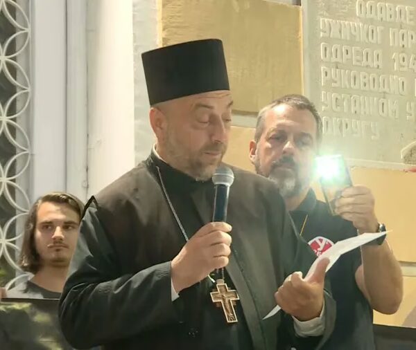 Суспендован отац Милић Драговић из Ужица који је подржао студенте и јавно позвао Вучића да распише изборе