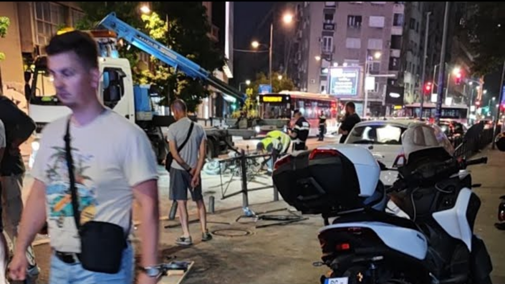 СТРАВИЧНА НЕСРЕЋА У ЦЕНТРУ БЕОГРАДА: Мртав човек на улици (ВИДЕО)