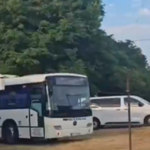 Водају исте људе аутобусима од места до места: Раскринкана напредњачка кампања! (ВИДЕО)