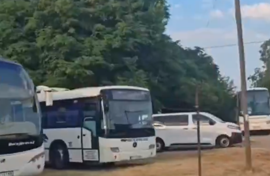 Водају исте људе аутобусима од места до места: Раскринкана напредњачка кампања! (ВИДЕО)