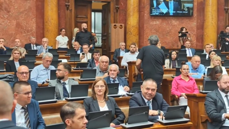 УЖИВО – Скупштина: Данас пада Влада Србије?!