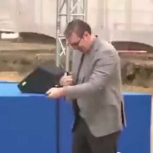 ВИДЕО који показује правог Вучића: Неспособан за живот, а води државу