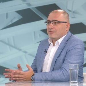 „Процесуирати Вучића и Дачића јер су доносили одлуке о Делиблатској пешчари водећи се рејтингом; Министар још 27. јула рекао да је пожар угашен“