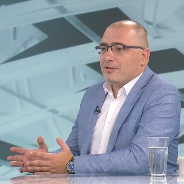 „Процесуирати Вучића и Дачића јер су доносили одлуке о Делиблатској пешчари водећи се рејтингом; Министар још 27. јула рекао да је пожар угашен“