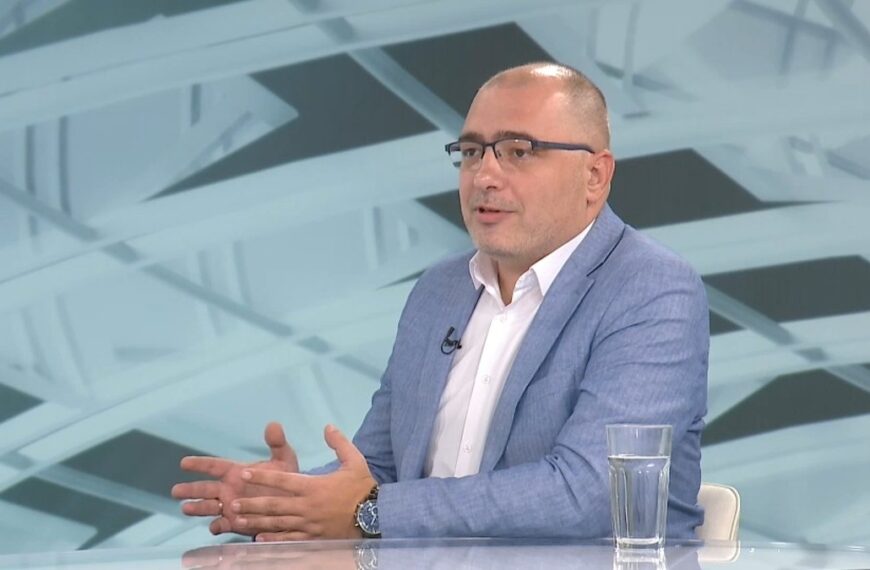 „Процесуирати Вучића и Дачића јер су доносили одлуке о Делиблатској пешчари водећи се рејтингом; Министар још&hellip;