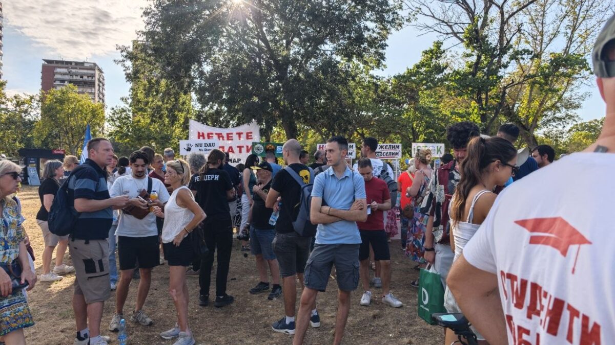 „Не могу да отму оно што је наше“: Завршен протест „Еко буна“ на Ушћу, активисти развукли црвену траку, нови скуп 19. септембра