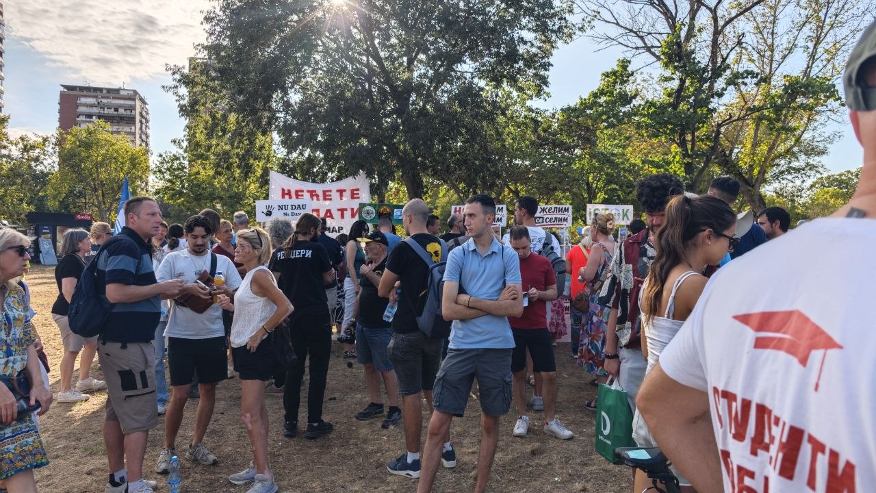 „Не могу да отму оно што је наше“: Завршен протест „Еко буна“ на Ушћу, активисти развукли&hellip;