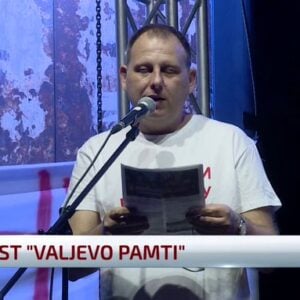 Потресан говор бившег полицајца: Препознао сам колегу у кордону, држао је своје дете на тобогану, и сазнао да је он НАЈВИШЕ ТУКАО туђу децу, нису могли да га обуздају! У зору су улице опране и орибане од крви…