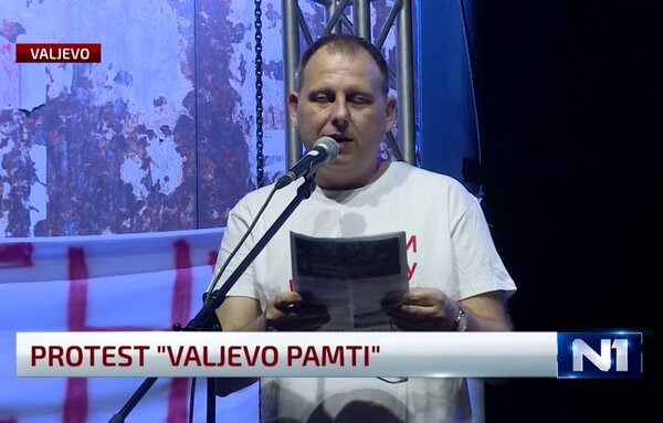 Потресан говор бившег полицајца: Препознао сам колегу у кордону, држао је своје дете на тобогану, и сазнао да је он НАЈВИШЕ ТУКАО туђу децу, нису могли да га обуздају! У зору су улице опране и орибане од крви…