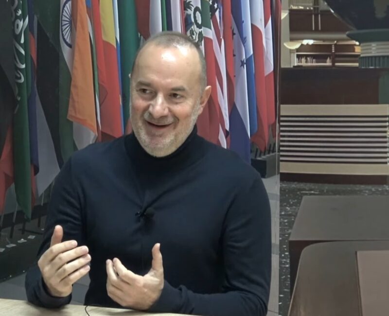Профа Павићевић: Вучић је спреман за мирну промену власти ако му се буде гарантовало за породично окружење!