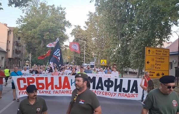Протести против Вучића из дана у дан: Студенти и грађани протестују у Бачкој Паланци годину дана након инцидената (ВИДЕО)