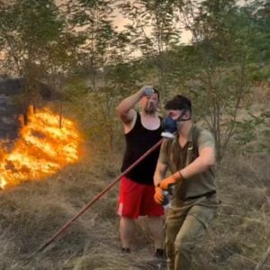 Вучић чекао катастрофу: Ни 400 тона воде из Иљушина није угасило ни хектар! Пола пешчаре већ изгорело (ФОТО, ВИДЕО)