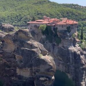 Да није било српских краљева, да ли би Метеори данас били светско чудо? Мало ко зна колико Србија дугује овом месту и колико оно дугује Србији