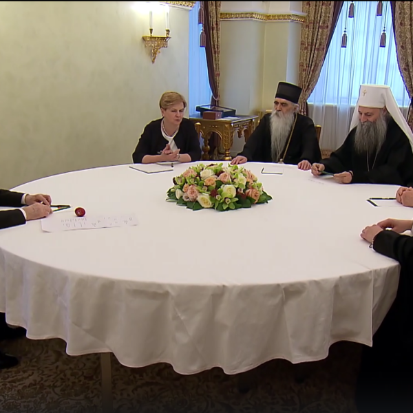 Шта кажу Порфирије и Иринеј – јел сад Вучић спроводи „цветнају револуцију“ (ВИДЕО)