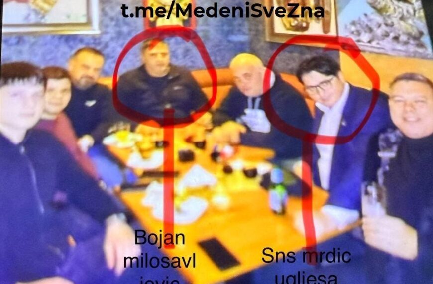 Меденица објавио фотографију: Вучићев Угљеша Мрдић за столом са осуђеним убицом (ФОТО)