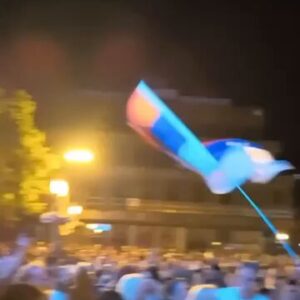 Огроман број људи на протесту у Врбасу – годину дана од напада СНС-а (ВИДЕО)