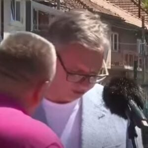 Човек пришао Вучићу: Ацо брате мој, ајде види па ми ћерку запосли за стално! (ВИДЕО)
