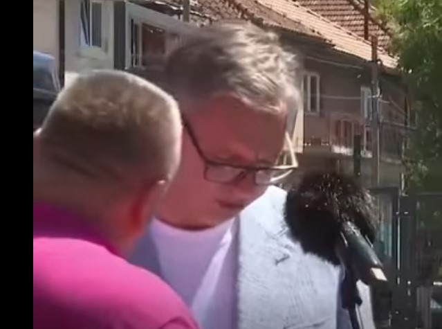 Човек пришао Вучићу: Ацо брате мој, ајде види па ми ћерку запосли за стално! (ВИДЕО)