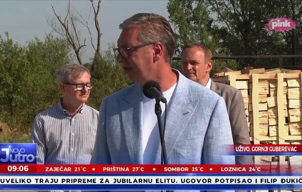 „Знам ја да ви мислите да сам лудак и само чекате да одем“ – Вучић напао своје функционере у Лесковцу (ВИДЕО)